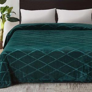 King Size Bed Diamond Textured Dark Forest Green Soft Velvety Velour Blanket New